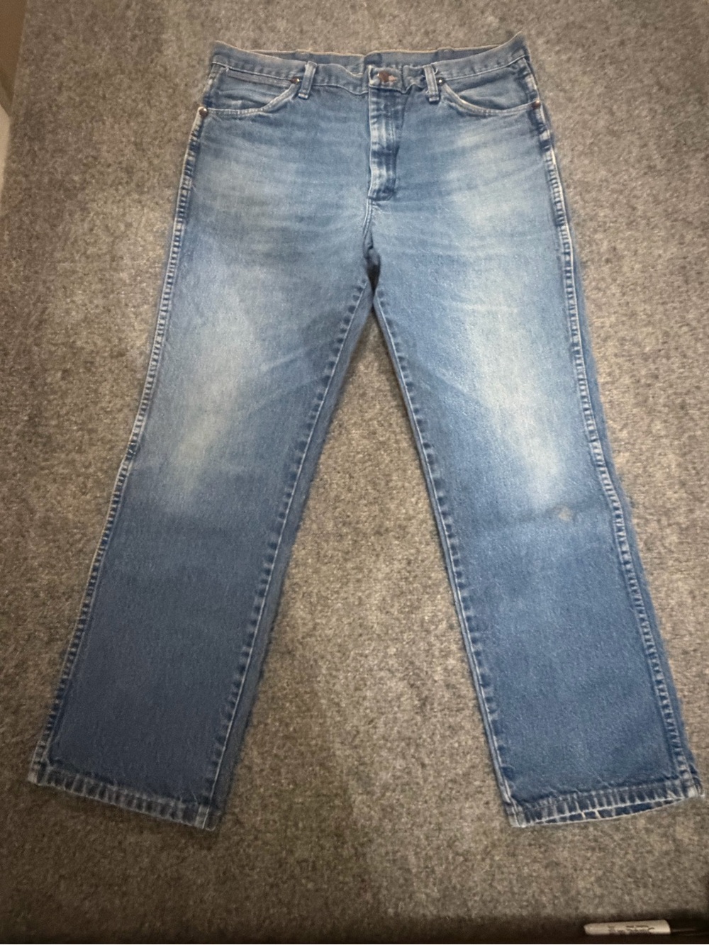 Wrangler Men's Straight Leg Faded Blue Jeans